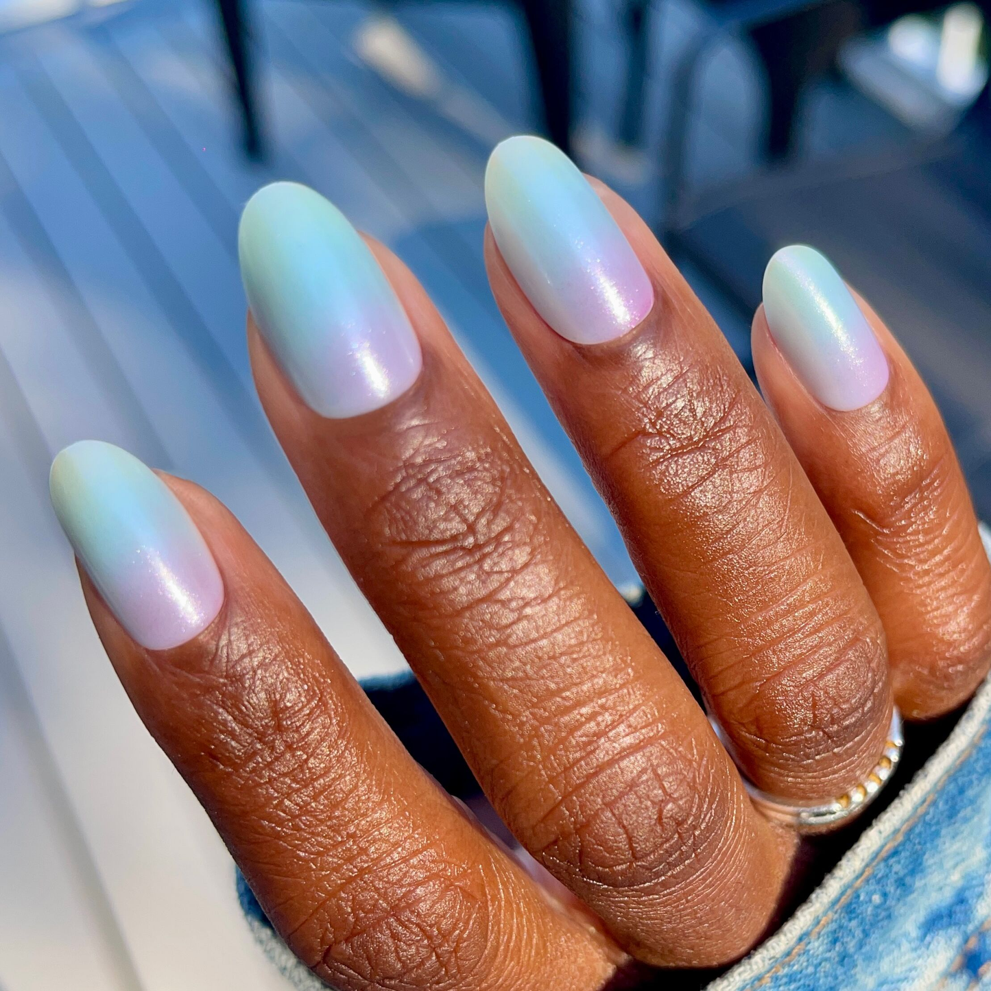 Iridescent Pearl Swirl Shimmer - Press-On | Medium | Oval