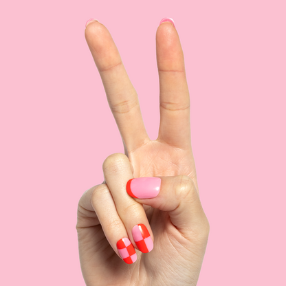 Pink Checker Party | Short | Round - Tab Press-On