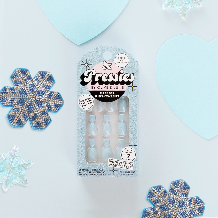 Snow Day - Pressies | Extra Short Short | Round