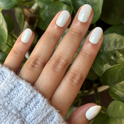 White Chrome - Press-On | Extra Short | Round