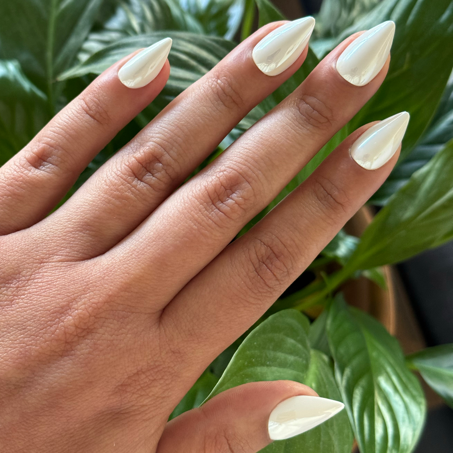 White Jelly Chrome - Press-On | Medium | Stiletto